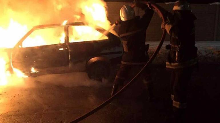 У Вінниці легковий автомобіль охопило полум&rsquo;я