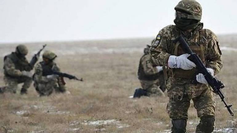 Минулої доби в АТО загинув військовий і один захисник поранений