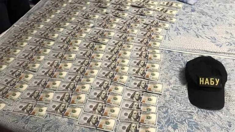 Заступник міністра з питань тимчасово окупованих територій вимагав понад 1 мільйон доларів хабаря