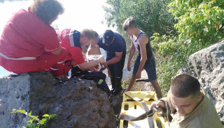 На Вінниччині юнак впав з кладки та проткнув черевну порожнину