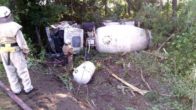 Внаслідок ДТП на Вінниччині водія затиснуло в кабіні