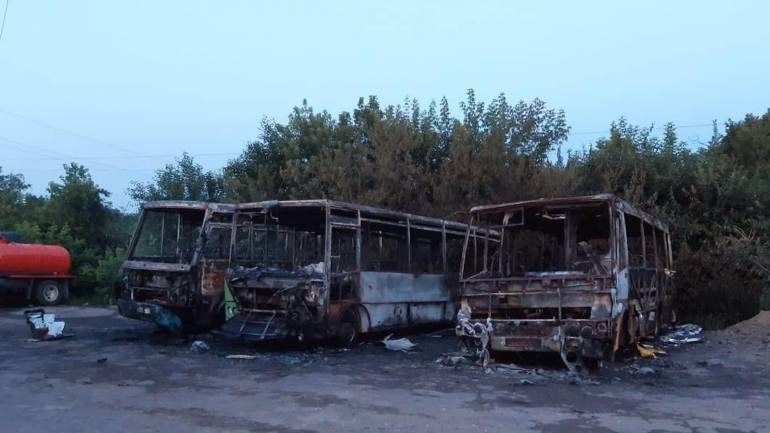 На Київщині підпалили три автобуси