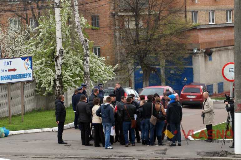 мітинг мешканців будинку на вулиці Академічна 56 у Вінниці фото