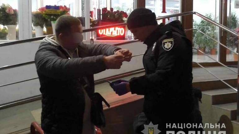Вінницький водій віз наркоторговця по вулиці Соборна