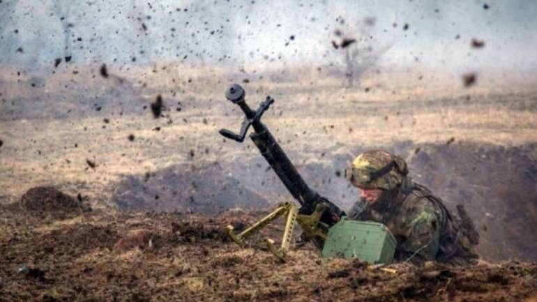 Доба АТО: Російські війська продовжують порушувати Мінські домовленості