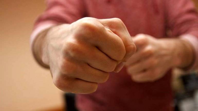Телефон та 20 гривень відібрали у вінничанина на Барському шосе