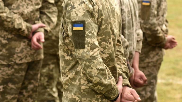 На Одещині у військовій частині побили жінку