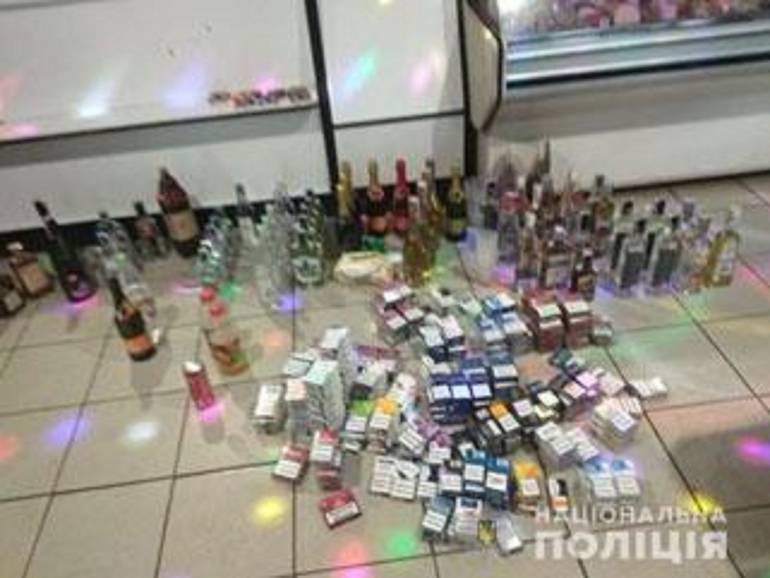 На Вінниччині двоє юнаків обікрали магазин у новорічну ніч